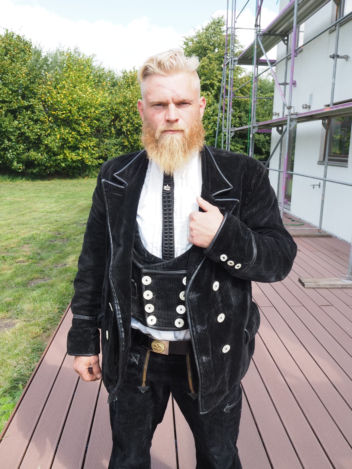Inhaber von Asgard Handwerk in Zimmermannskluft